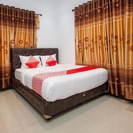 OYO 1520 Hotel Kartini Tarutung Exterior foto